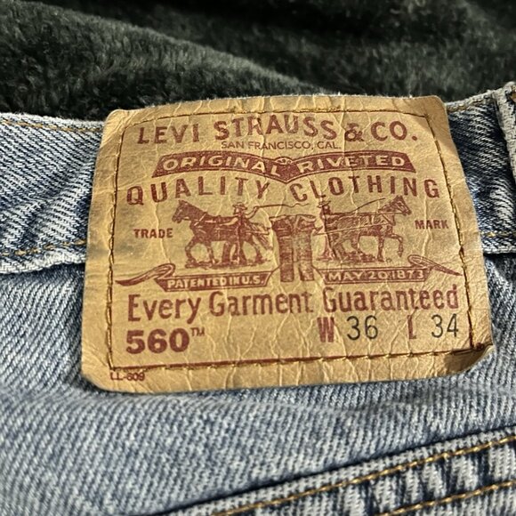 Levi’s Men’s 560 Loose Fit 36x34 Light Blue Denim Jeans - Picture 2 of 4